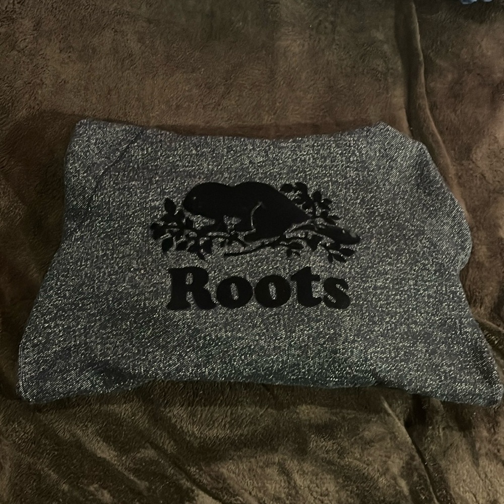 Roots hoodie, black (pepper style), size small, barely worn. - Picture 2 of 8